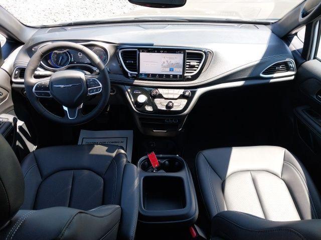 new 2025 Chrysler Pacifica car, priced at $39,725