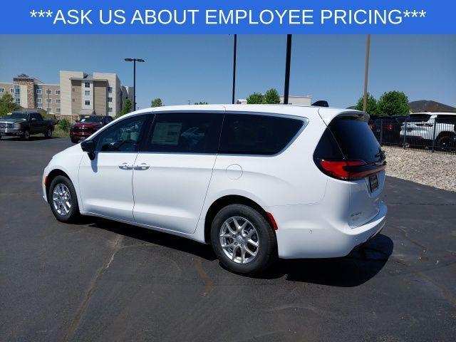 new 2025 Chrysler Pacifica car, priced at $40,725