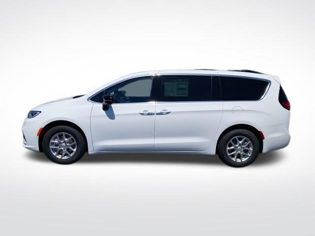 new 2025 Chrysler Pacifica car, priced at $39,725