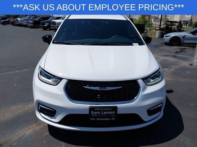 new 2025 Chrysler Pacifica car, priced at $40,725