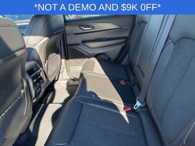 new 2025 Jeep Grand Cherokee car, priced at $37,530