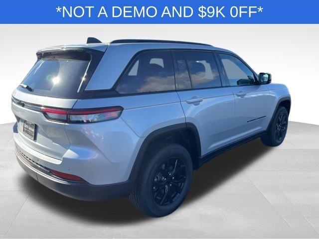 new 2025 Jeep Grand Cherokee car, priced at $37,530
