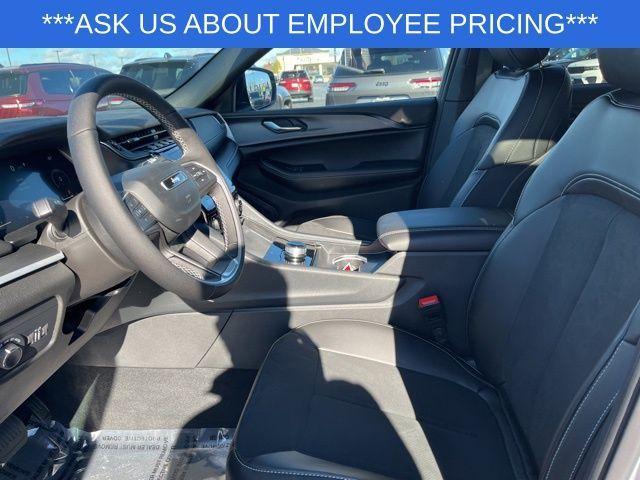 new 2025 Jeep Grand Cherokee car, priced at $39,530
