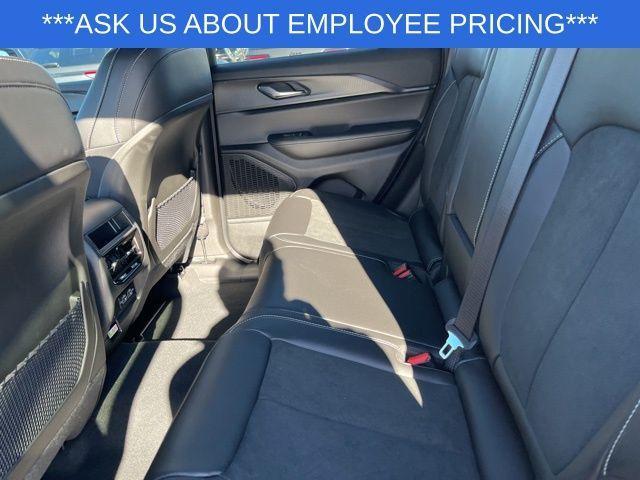 new 2025 Jeep Grand Cherokee car, priced at $39,530
