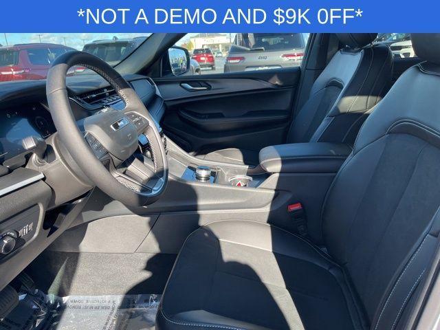 new 2025 Jeep Grand Cherokee car, priced at $37,530