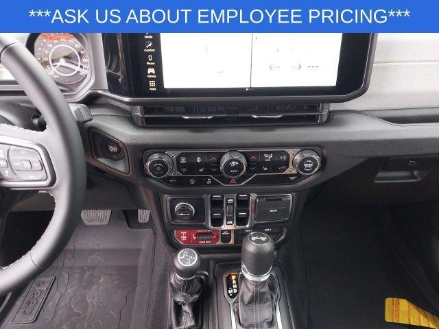 new 2025 Jeep Wrangler car, priced at $51,870