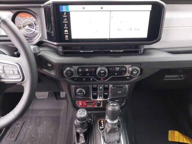 new 2025 Jeep Wrangler car, priced at $52,370