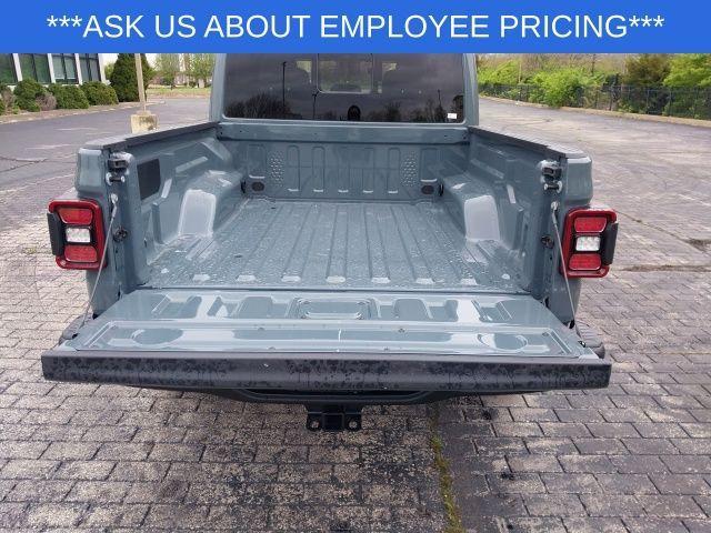 new 2025 Jeep Gladiator car, priced at $46,375