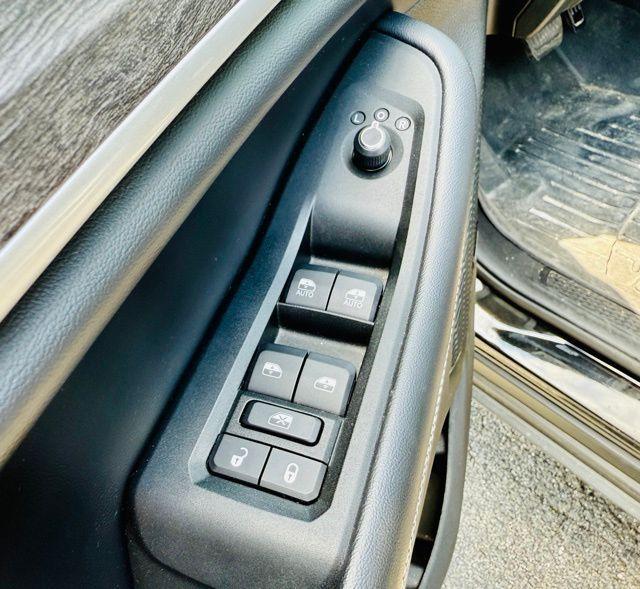 used 2021 Jeep Grand Cherokee L car, priced at $28,500