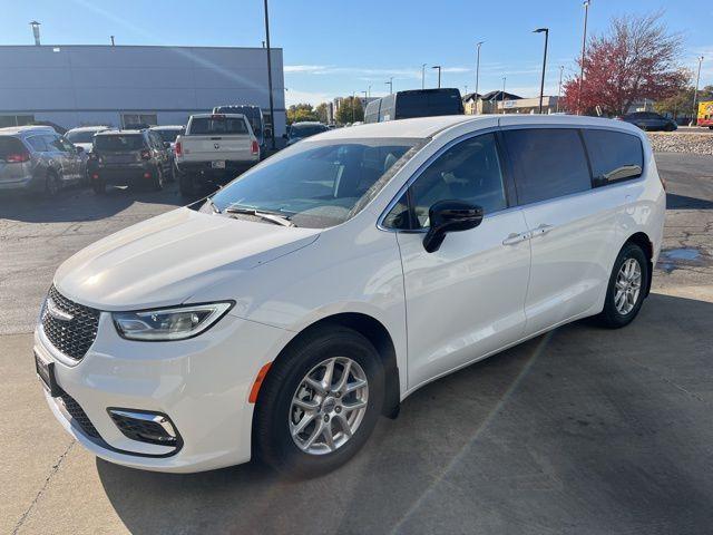 new 2025 Chrysler Pacifica car, priced at $38,320