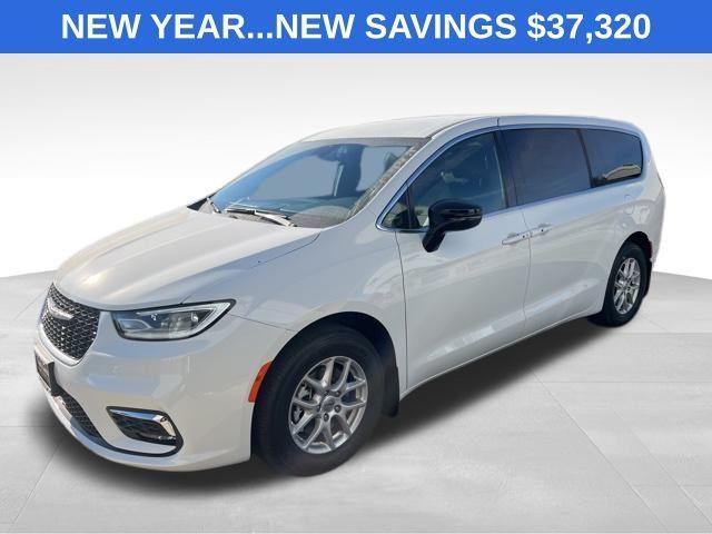 new 2025 Chrysler Pacifica car, priced at $37,320