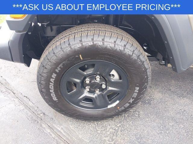 new 2025 Jeep Wrangler car, priced at $39,080