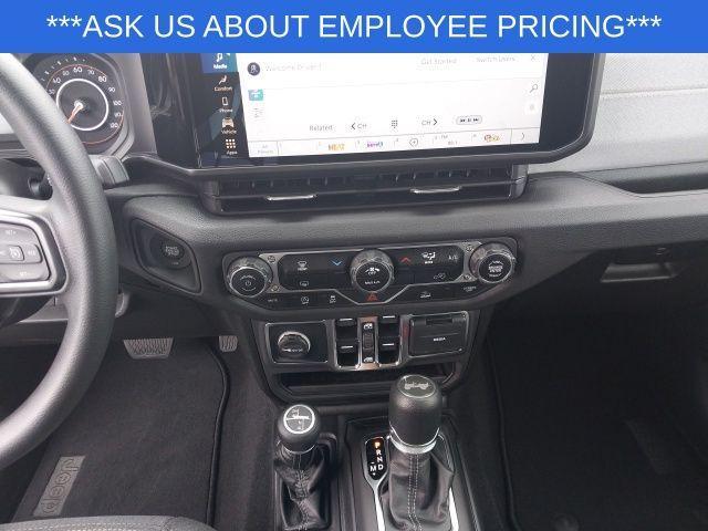 new 2025 Jeep Wrangler car, priced at $39,080
