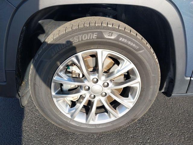 used 2021 Jeep Cherokee car, priced at $19,595