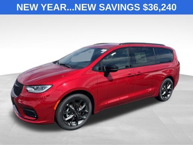 new 2024 Chrysler Pacifica car, priced at $36,240