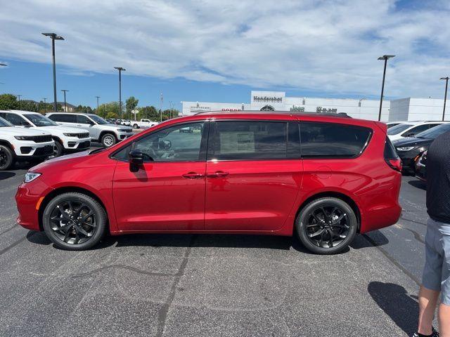 new 2024 Chrysler Pacifica car, priced at $37,740