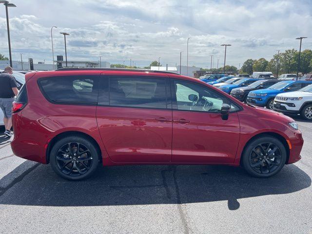 new 2024 Chrysler Pacifica car, priced at $37,740