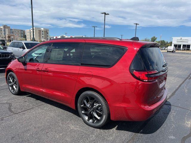 new 2024 Chrysler Pacifica car, priced at $37,740