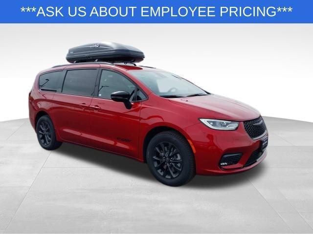 new 2025 Chrysler Pacifica car, priced at $48,120