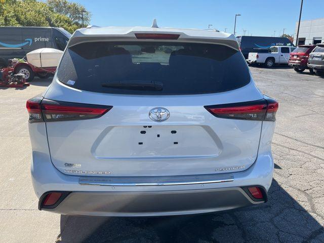 used 2023 Toyota Highlander car, priced at $42,495