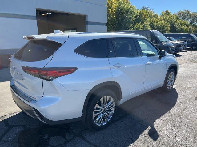 used 2023 Toyota Highlander car, priced at $42,495