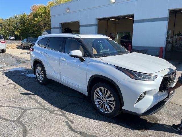 used 2023 Toyota Highlander car, priced at $42,495