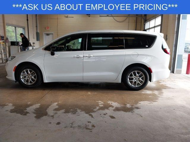 new 2025 Chrysler Pacifica car, priced at $41,145