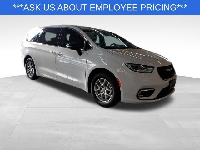 new 2025 Chrysler Pacifica car, priced at $41,145