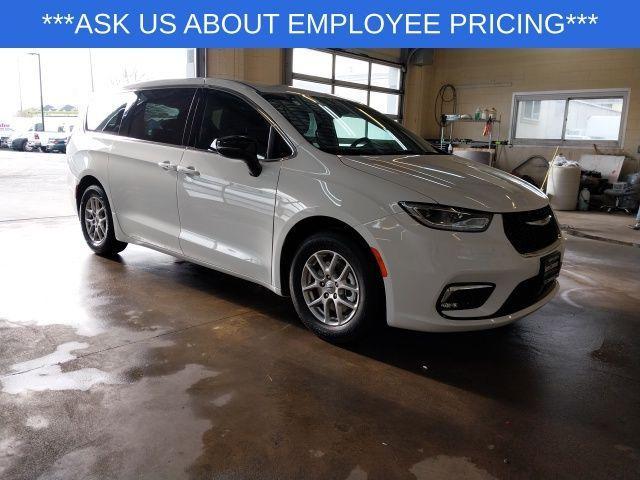 new 2025 Chrysler Pacifica car, priced at $41,145