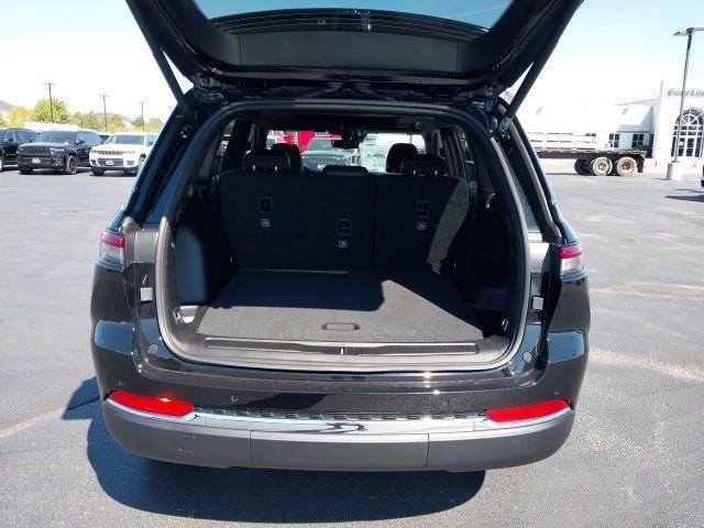 new 2025 Jeep Grand Cherokee car, priced at $45,935
