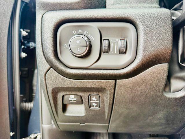 new 2025 Ram 1500 car, priced at $43,175