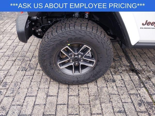 new 2025 Jeep Gladiator car, priced at $51,634
