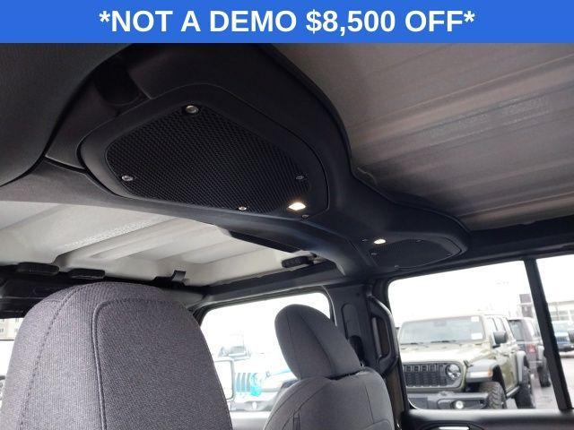 new 2025 Jeep Wrangler car, priced at $41,575