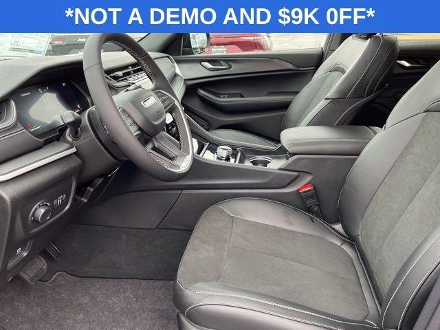 new 2025 Jeep Grand Cherokee car, priced at $37,530
