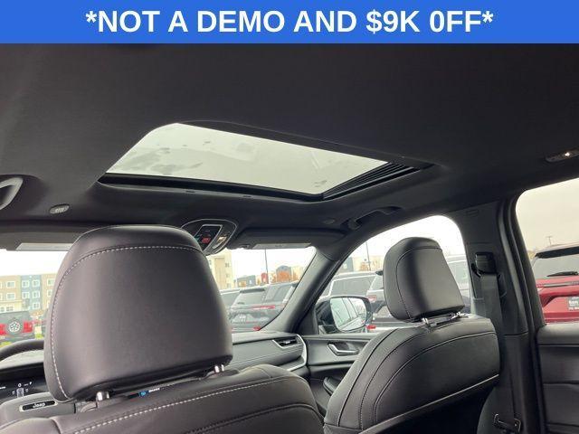 new 2025 Jeep Grand Cherokee car, priced at $37,530