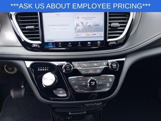 new 2025 Chrysler Pacifica car, priced at $39,445