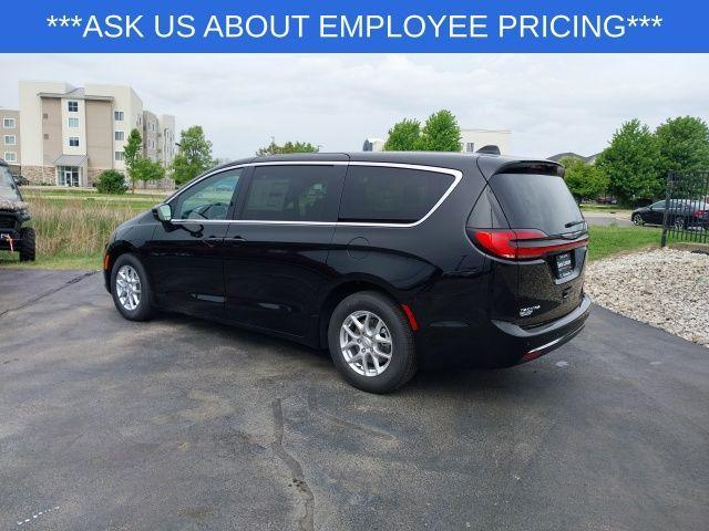 new 2025 Chrysler Pacifica car, priced at $39,445