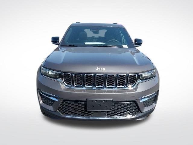new 2025 Jeep Grand Cherokee car, priced at $43,010