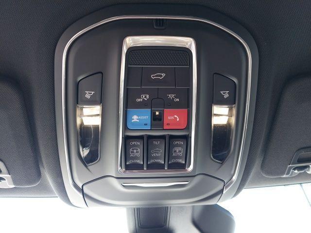 new 2025 Jeep Grand Cherokee car, priced at $43,010