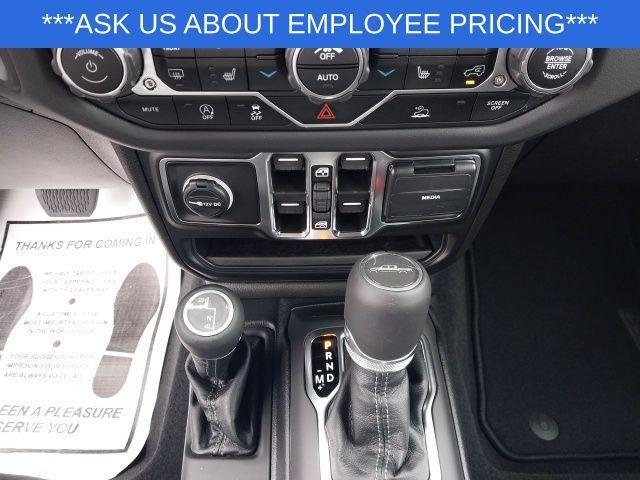 new 2025 Jeep Gladiator car, priced at $42,685