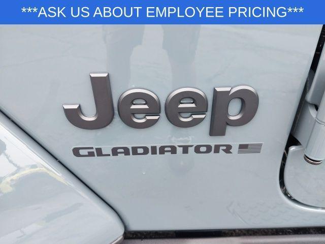 new 2025 Jeep Gladiator car, priced at $42,685