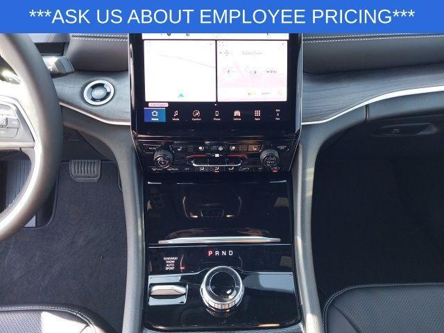 new 2025 Jeep Grand Cherokee car, priced at $45,185