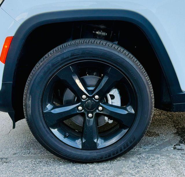 used 2024 Jeep Grand Cherokee car, priced at $34,995