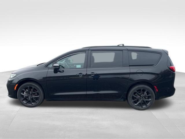 used 2022 Chrysler Pacifica car, priced at $30,995