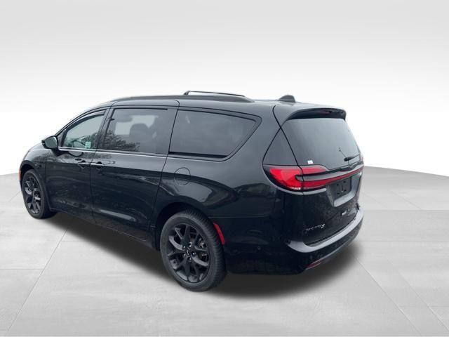 used 2022 Chrysler Pacifica car, priced at $30,995