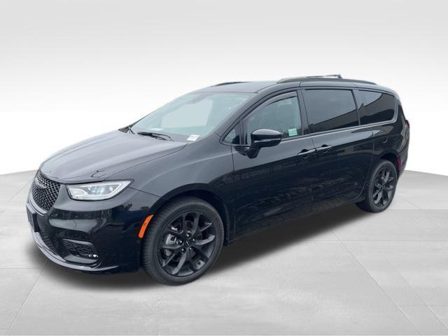 used 2022 Chrysler Pacifica car, priced at $30,995