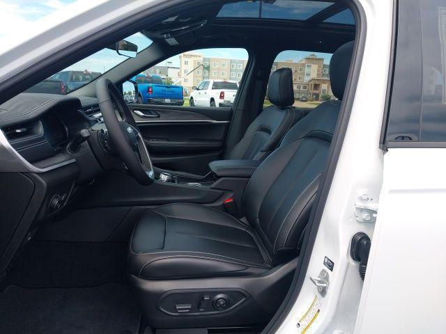 new 2025 Jeep Grand Cherokee car, priced at $43,125
