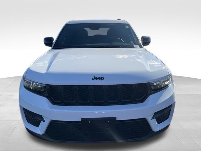 new 2025 Jeep Grand Cherokee car, priced at $38,935