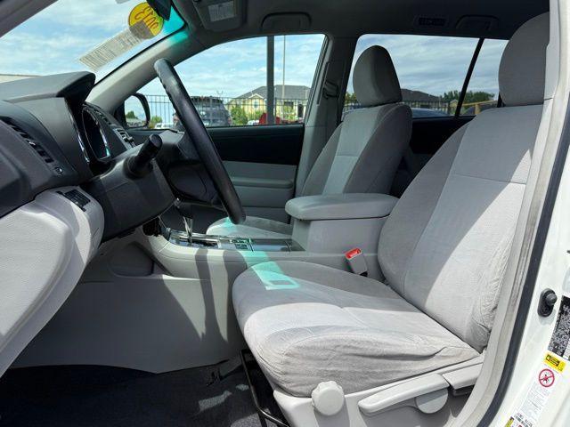used 2013 Toyota Highlander car, priced at $6,900
