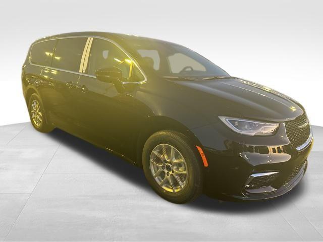 new 2025 Chrysler Pacifica car, priced at $37,425